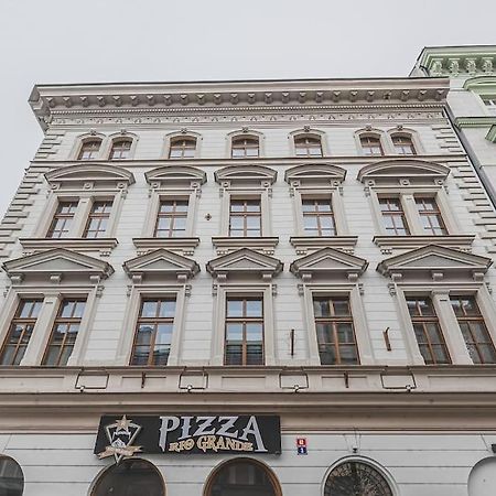 Carolina'S Yoga Apartment Hradec Kralove Exterior foto
