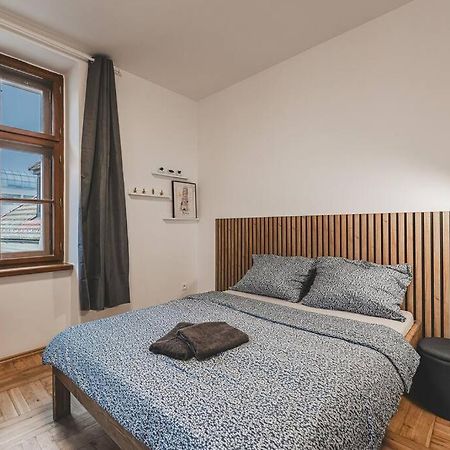 Carolina'S Yoga Apartment Hradec Kralove Exterior foto