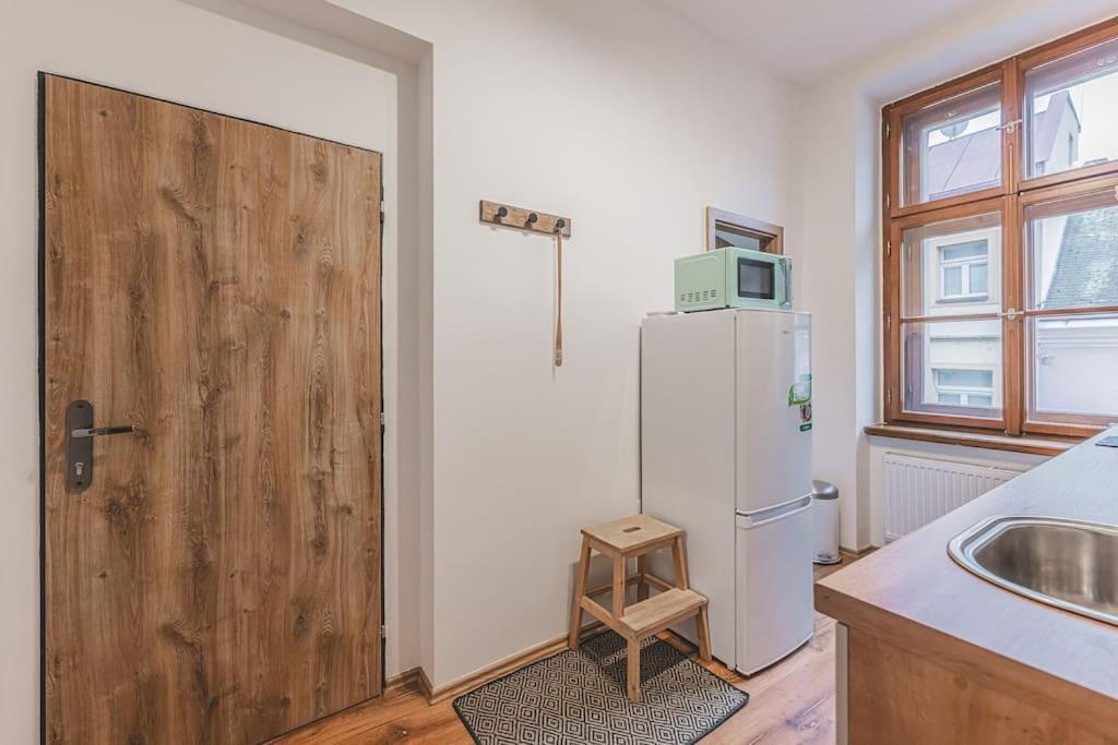 Carolina'S Yoga Apartment Hradec Kralove Exterior foto
