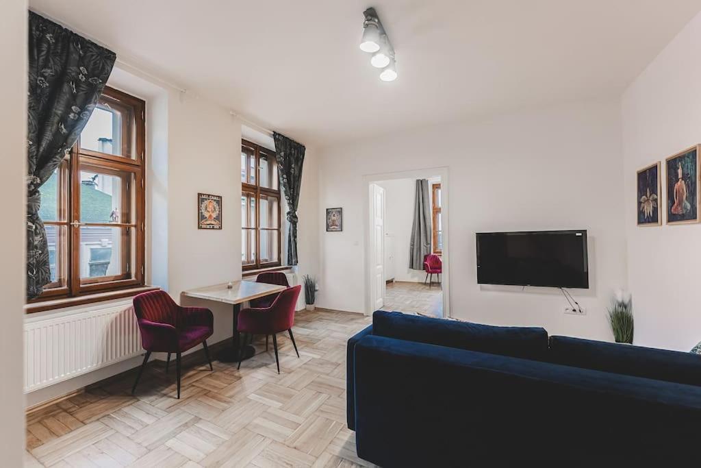 Carolina'S Yoga Apartment Hradec Kralove Exterior foto