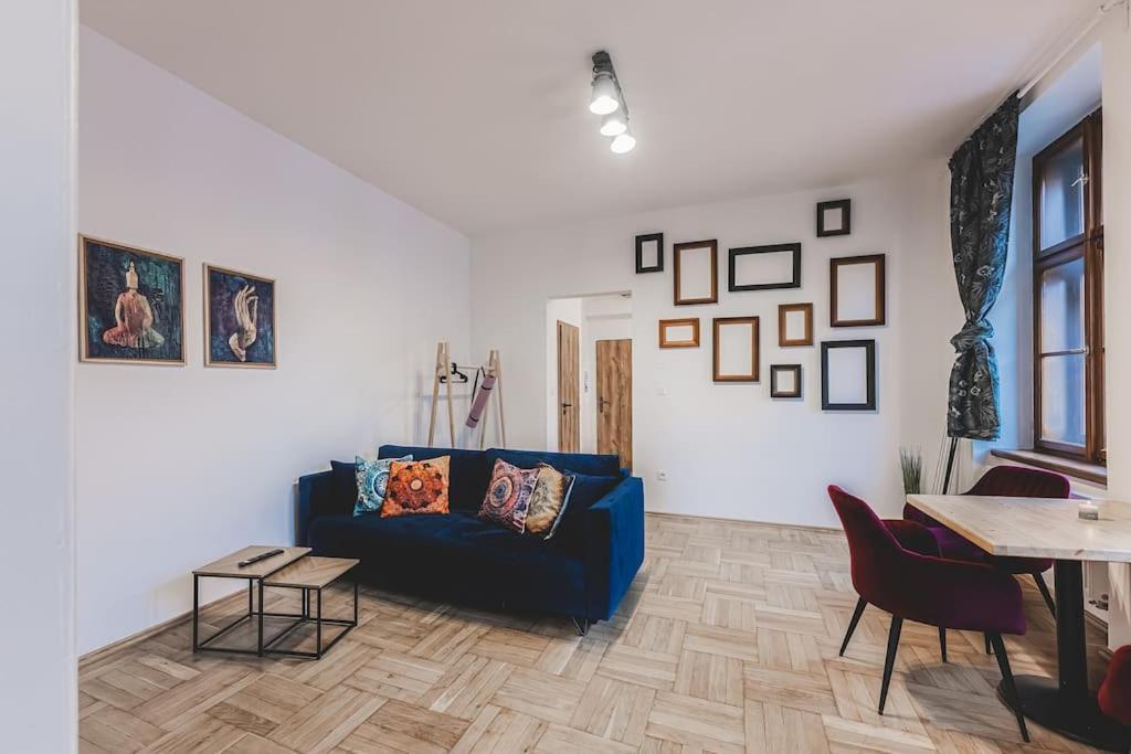 Carolina'S Yoga Apartment Hradec Kralove Exterior foto